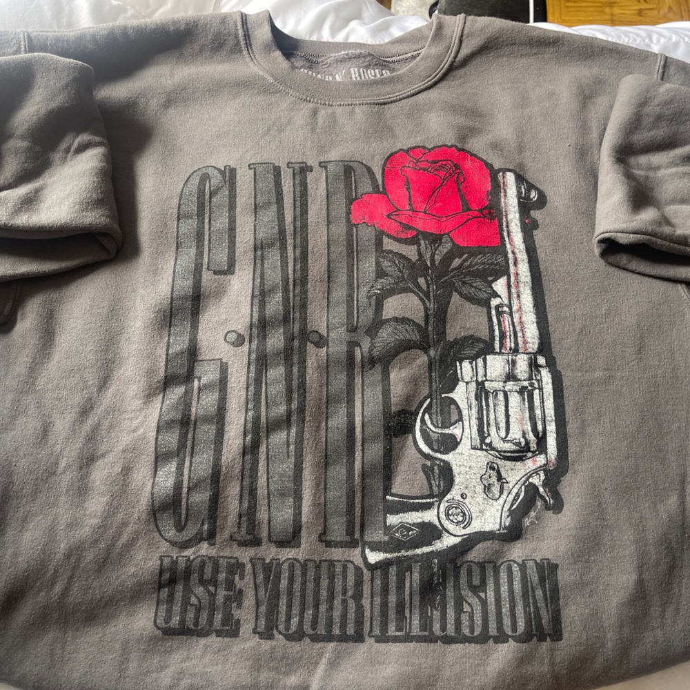GUNS & ROSES FLEECE SWEATSHIRT SIZE M
